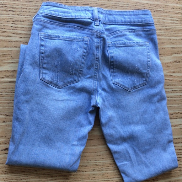 ❄️ Light wash skinny jeans size 25 - Picture 3 of 3